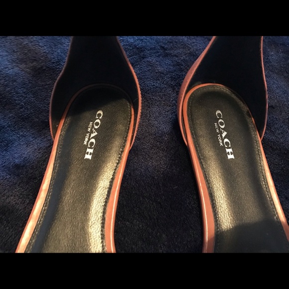 COACH Seabreeze Tan sandals with Black Chain - Picture 3 of 5